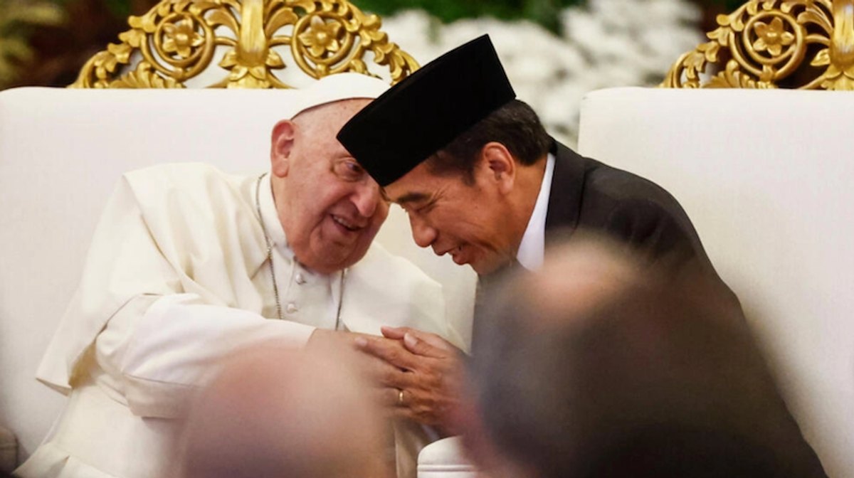 Pope makes appeal on extremism as he launches Asia tour