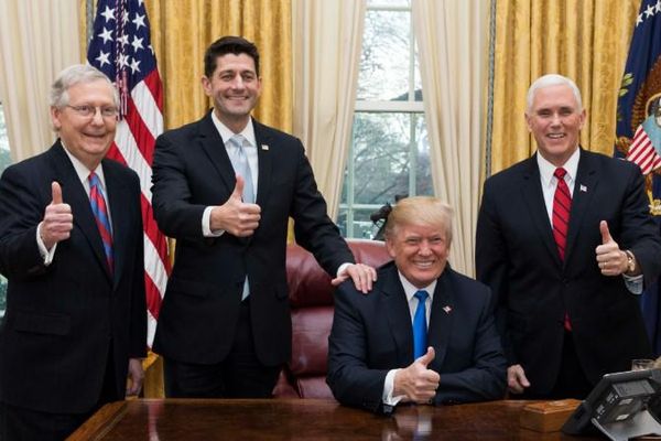 Trump is selling himself as an outsider despite swampy record: MSNBC host Chris Hayes