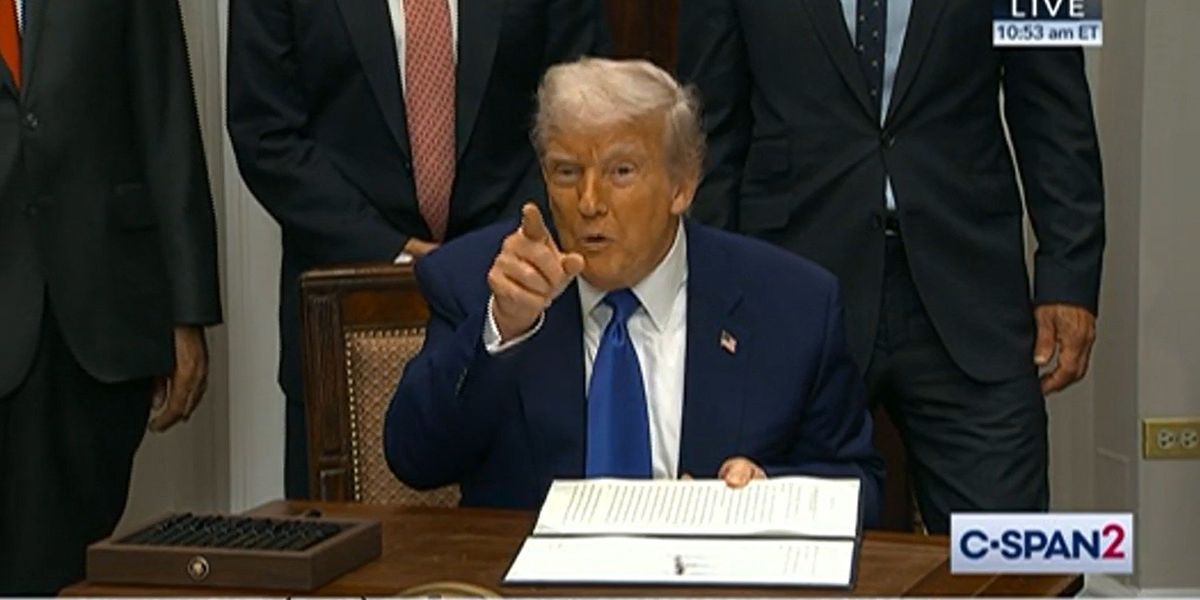 'You should be embarrassed': Trump shames reporter for asking about $400M Qatar plane