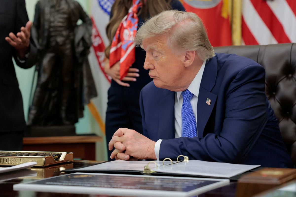 'Trump is OUT': President yet again appears to fall asleep in Oval Office