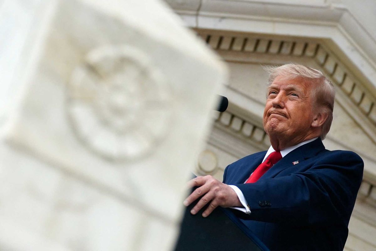 'He’s desperate': Ex-insider reveals Trump's eagerness to end war being used against him