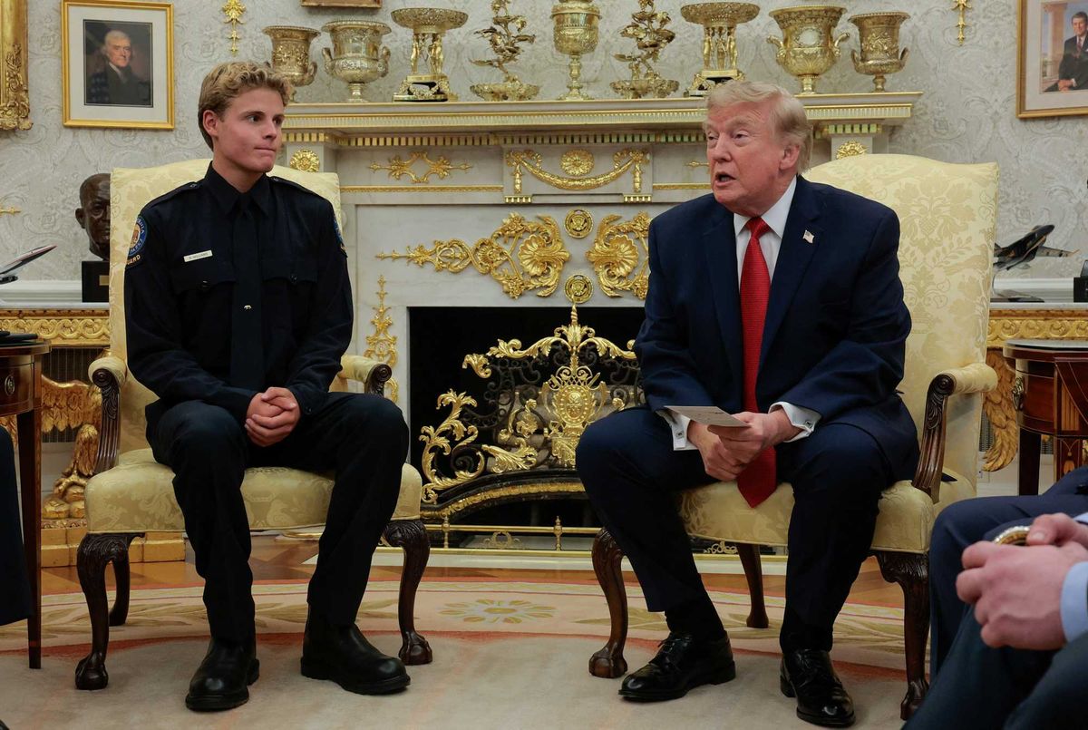 Trump's USS Lincoln rant leaves 16-year-old lifeguard visibly uncomfortable
