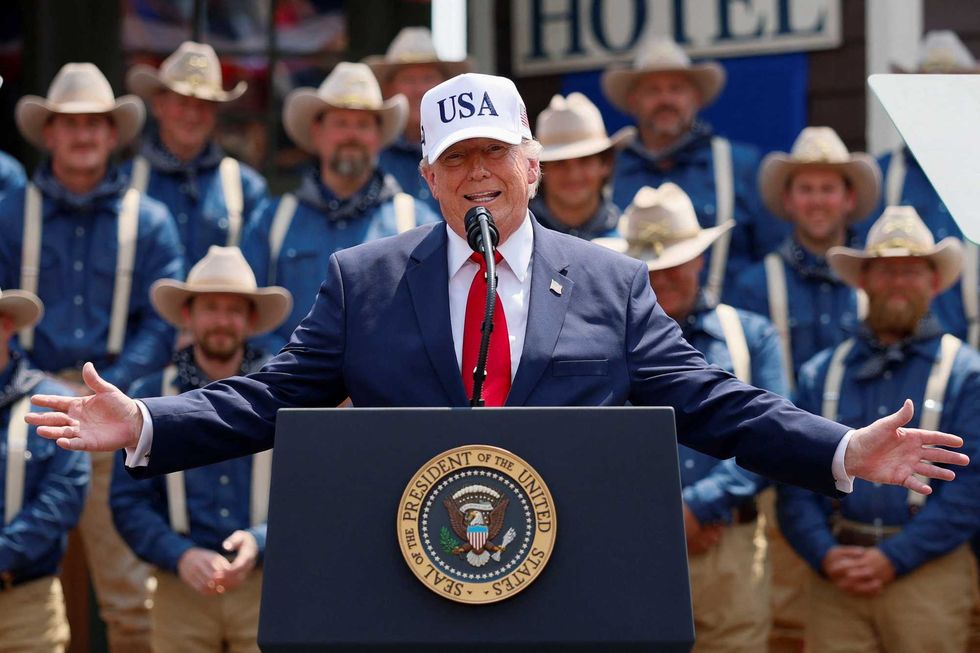 Les critiques se moquent de Trump alors qu'il trébuche dans son discours à la bibliothèque Roosevelt : « C'est douloureux »