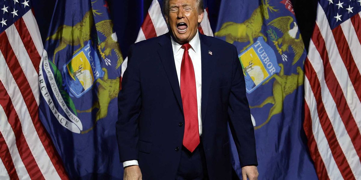 Trump gives middle finger to worker shouting 'pedophile protector'