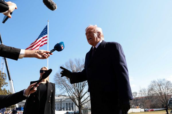 Trump defends Bill Clinton in Epstein probe: 'I don't like seeing him deposed'