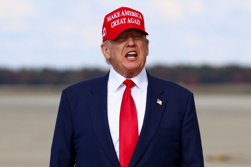 'Thoroughly unhelpful': Analyst in awe as Trump hurls a grenade at his own party