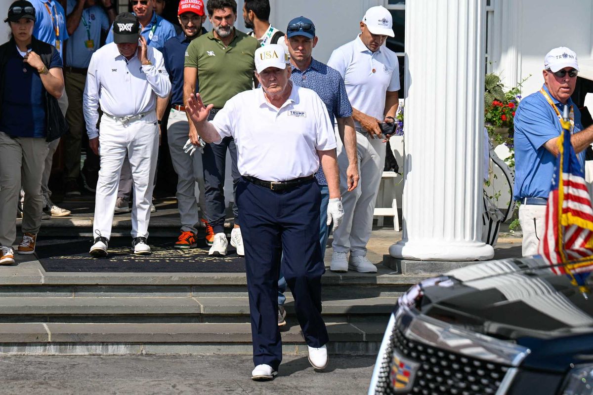Columnist unmasks Trump's golf con in scathing takedown: 'Fluffing up his lies'