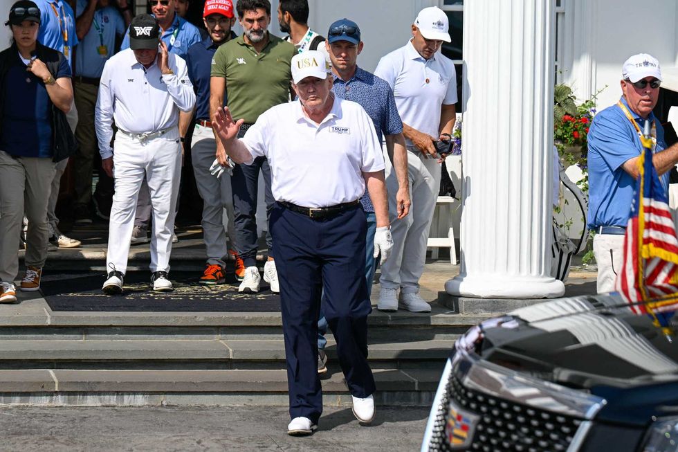 Columnist unmasks Trump's golf con in scathing takedown: 'Fluffing up his lies'