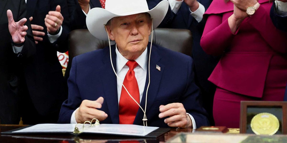 'I know nothing': Trump plays dumb on new bombshell Epstein photos