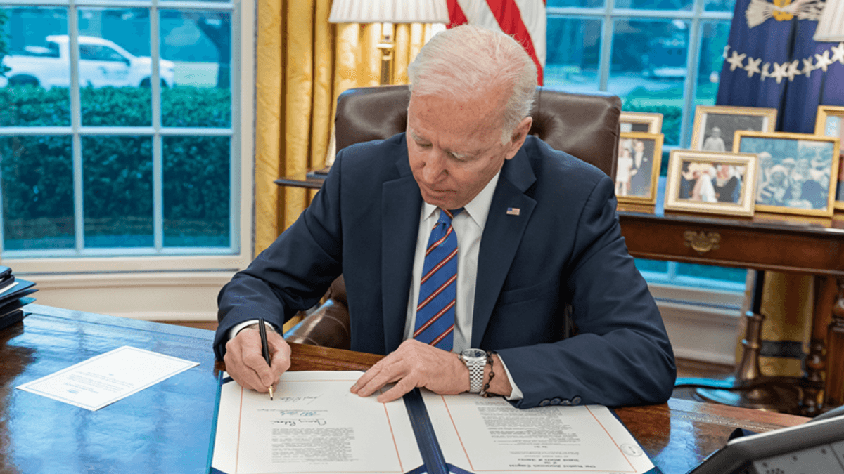 'Dumbest thing ever': RNC's attack on Joe Biden's signature hilariously backfires