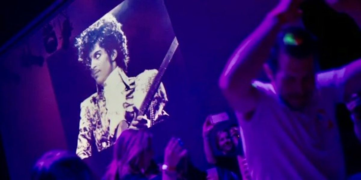 Prince's ruffled shirt sells for $33,000 - Raw Story