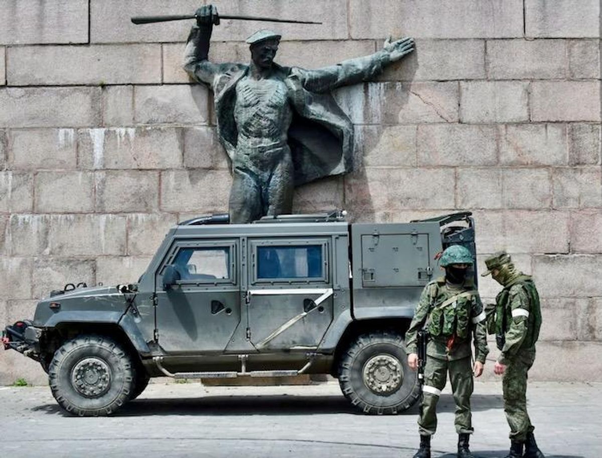 Russia orders troops out of Kherson in major reversal