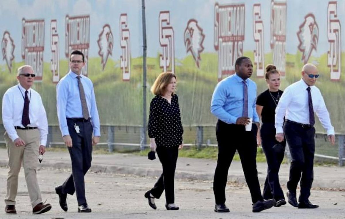Death penalty jury visits Florida school shooting scene