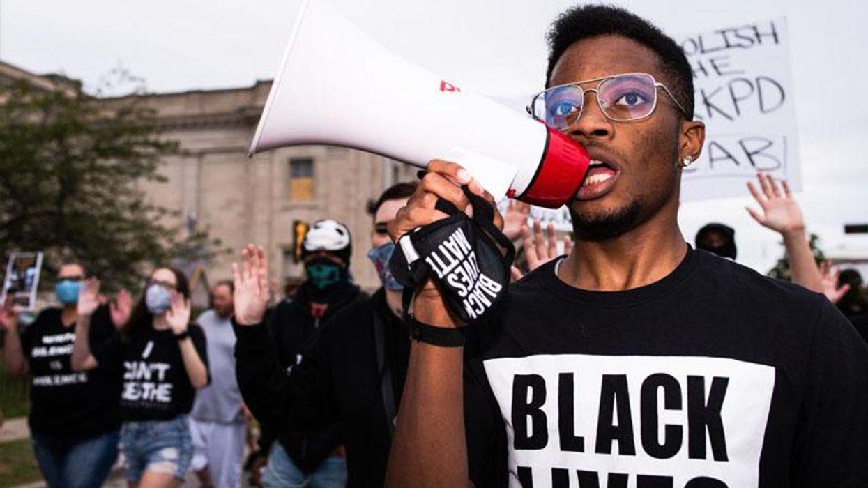 There's a big disparity in how law enforcement treats BLM protesters and far-right gangs: Former FBI agent