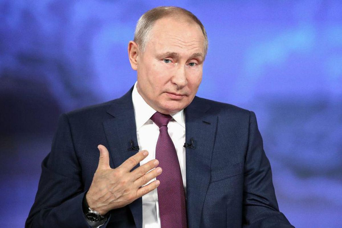 Analysis: Russians feel little economic pain now, long-term outlook darkens