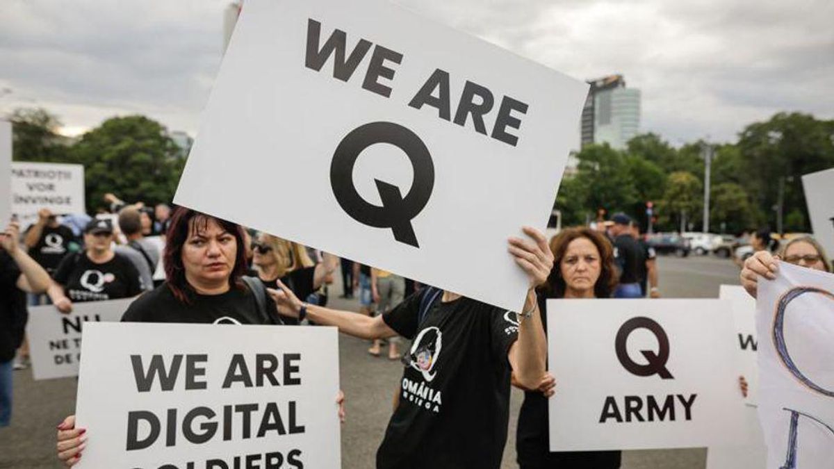 QAnon fans mocked after JFK Jr does not rise from the dead to join Trump's 2024 ticket: 'The prophecy has now failed'