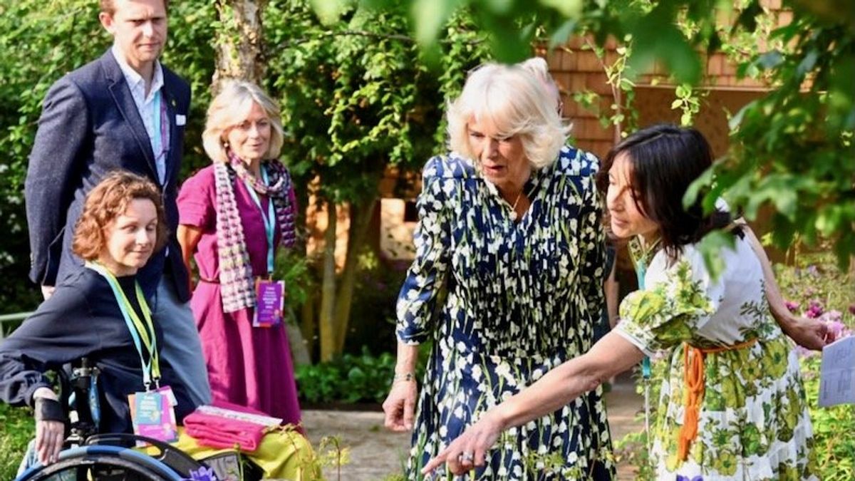 Women outnumber men for the first time at Chelsea Flower Show