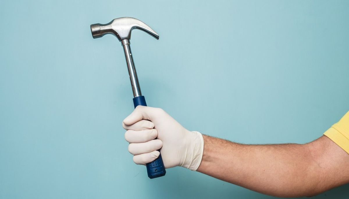 Hammer-wielding man yelled anti-LGBTQ slurs before smashing local bar's window