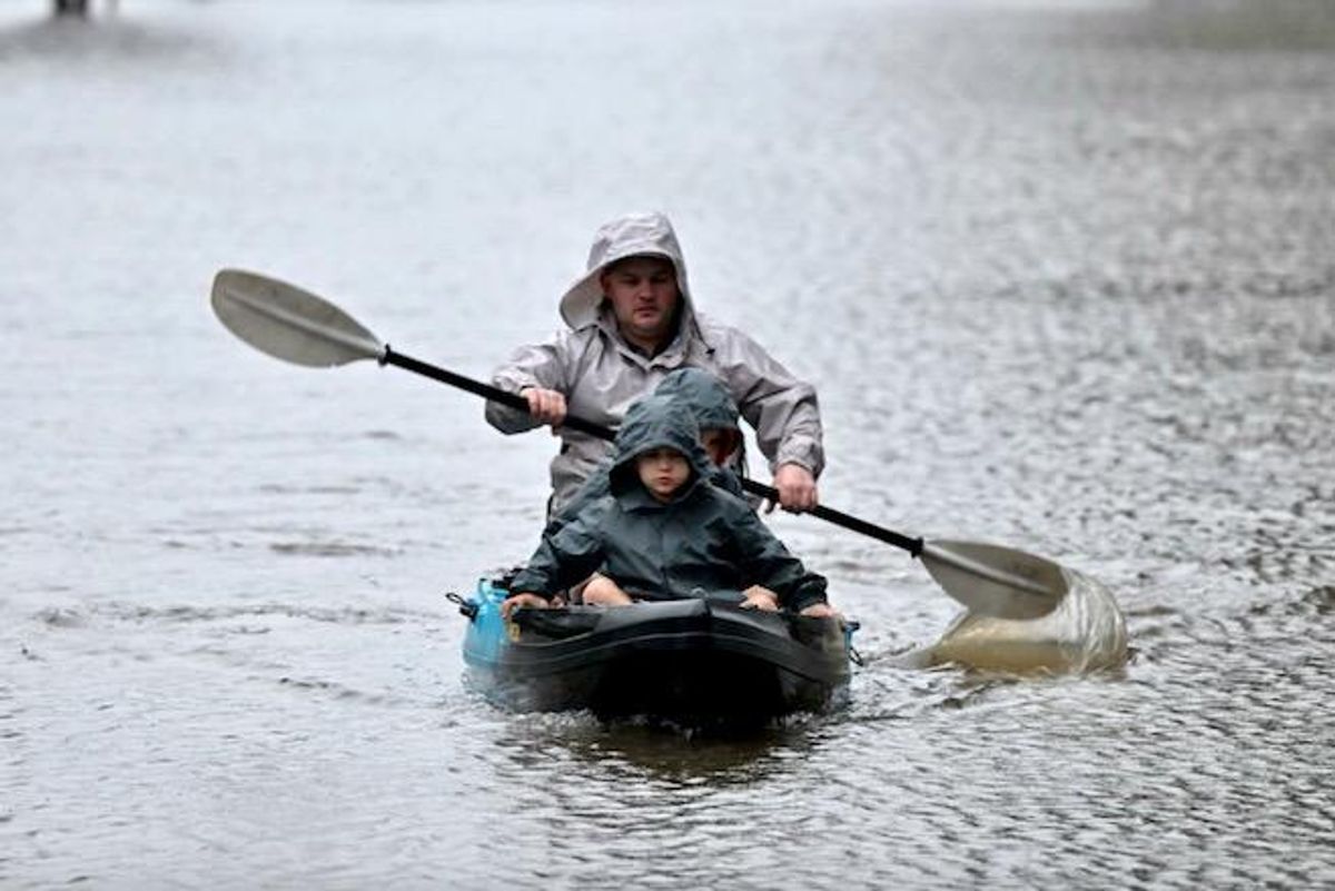 Sydney floods force thousands more to flee