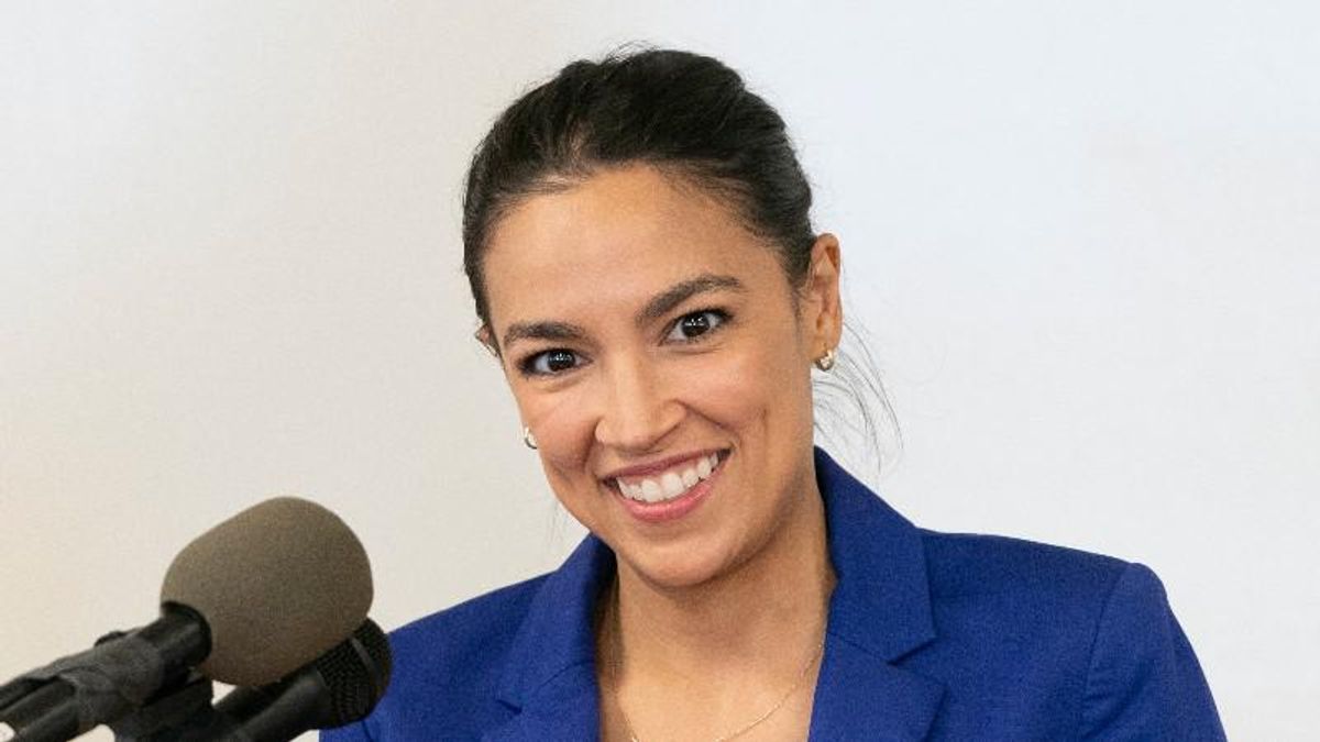’He left before his soufflé’: AOC says protesters should’ve let Brett Kavanaugh ‘eat cake’