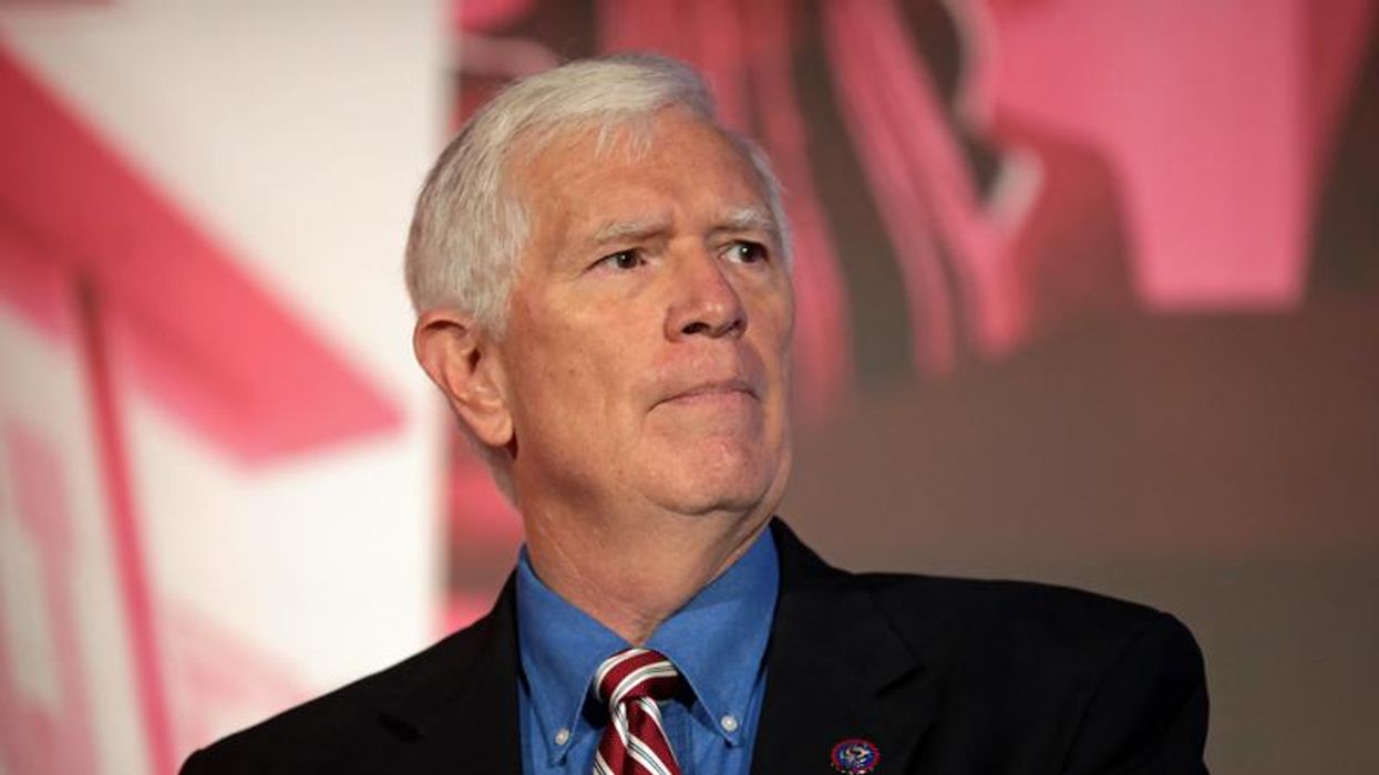 Mo Brooks texts email to CBS containing instructions from Donald Trump on how to request pardons