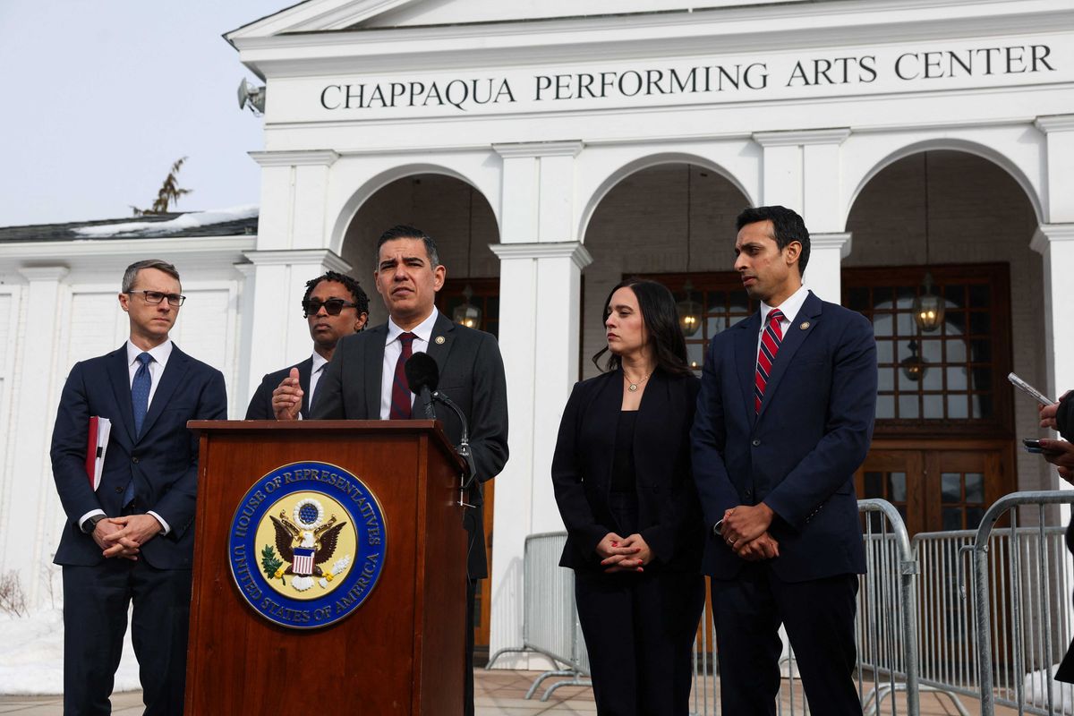 'Clown show': Dem appalled by GOP lawmakers at Clinton-Epstein deposition