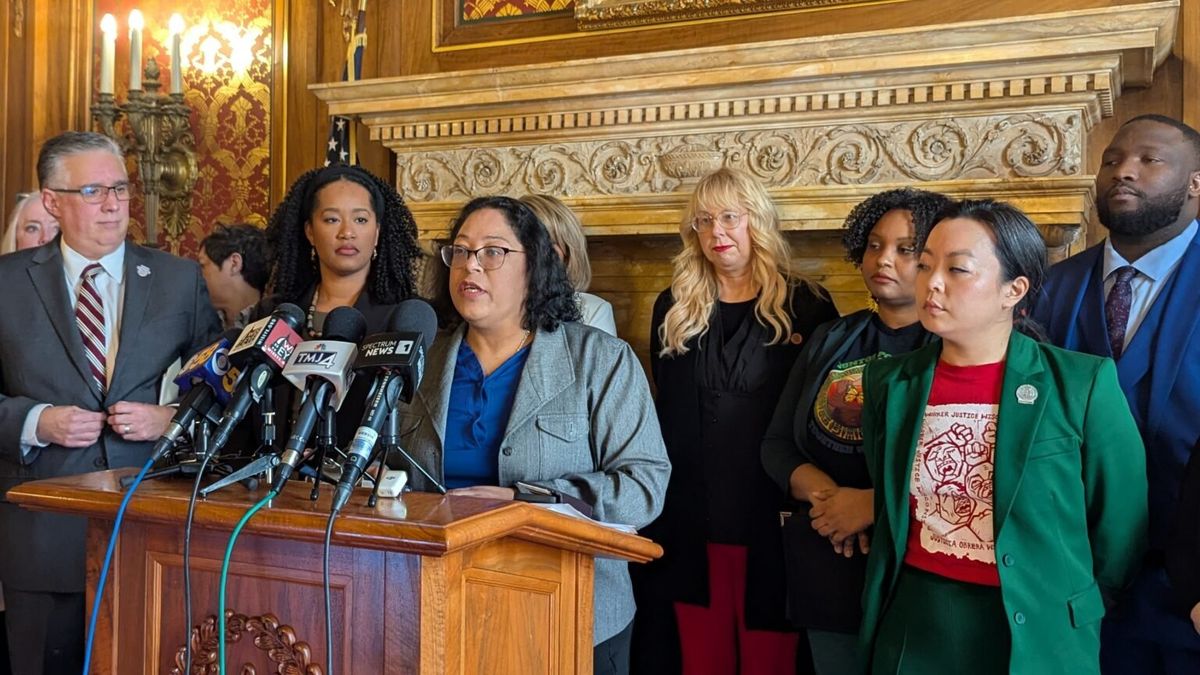 Wisconsin Democrats seek to prohibit state and local cooperation with ICE