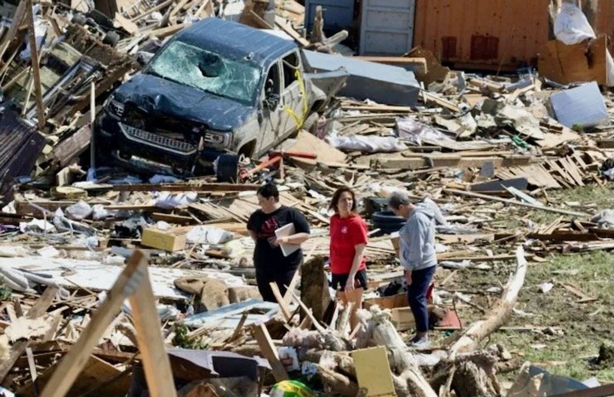 Tornado leaves five dead in Iowa