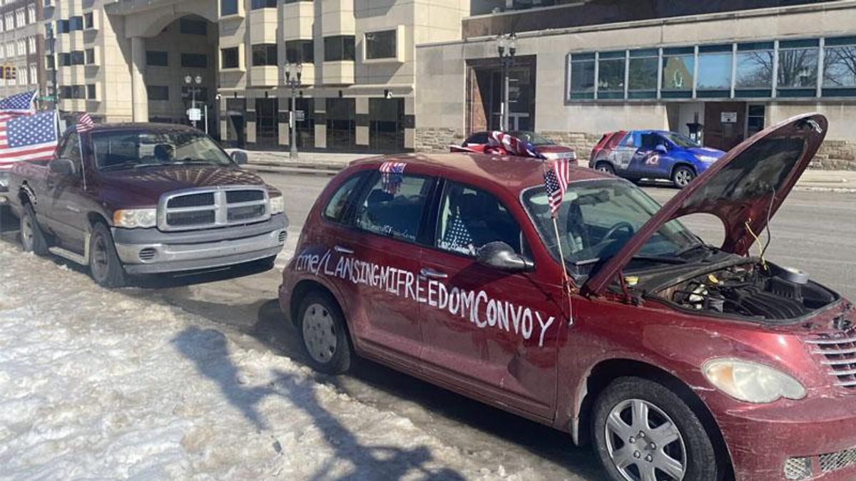 'Paranoid' People's Convoy drivers convinced commuters flipping them off are 'antifa' operatives: reporter