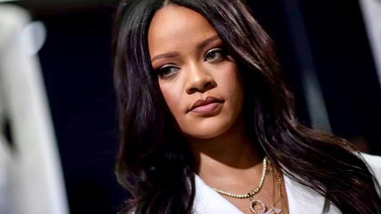 Rihanna's gesture during halftime has fans convinced she's pregnant