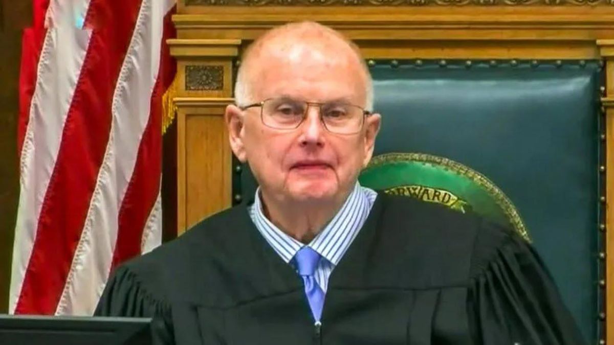 Rittenhouse judge unloads wild rant about Black jurors after jury asks unrelated question