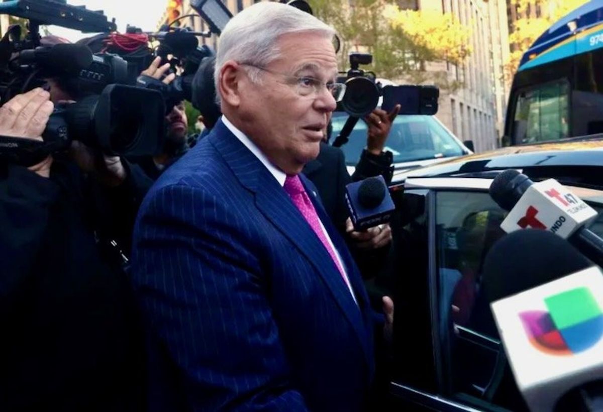 U.S. senator faces new obstruction charges