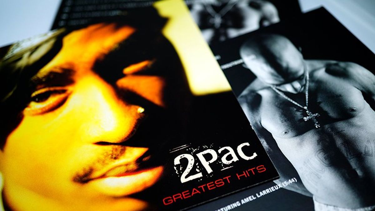 Las Vegas police search home related to unsolved murder of Tupac