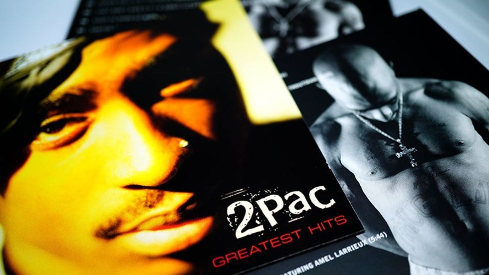 Las Vegas police search home related to unsolved murder of Tupac