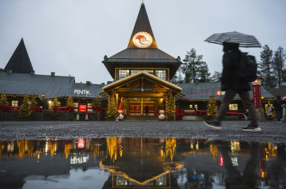As Arctic climate warms, even Santa runs short of snow
