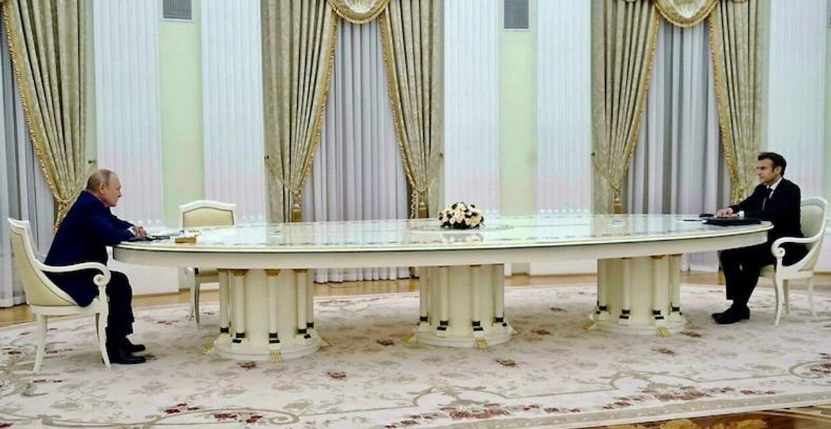 Long shot: Putin's giant table sparks jokes -- and speculation