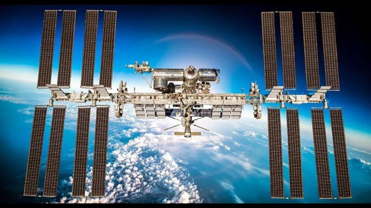Russian space chief says he could let International Space Station crash into US if sanctions proceed