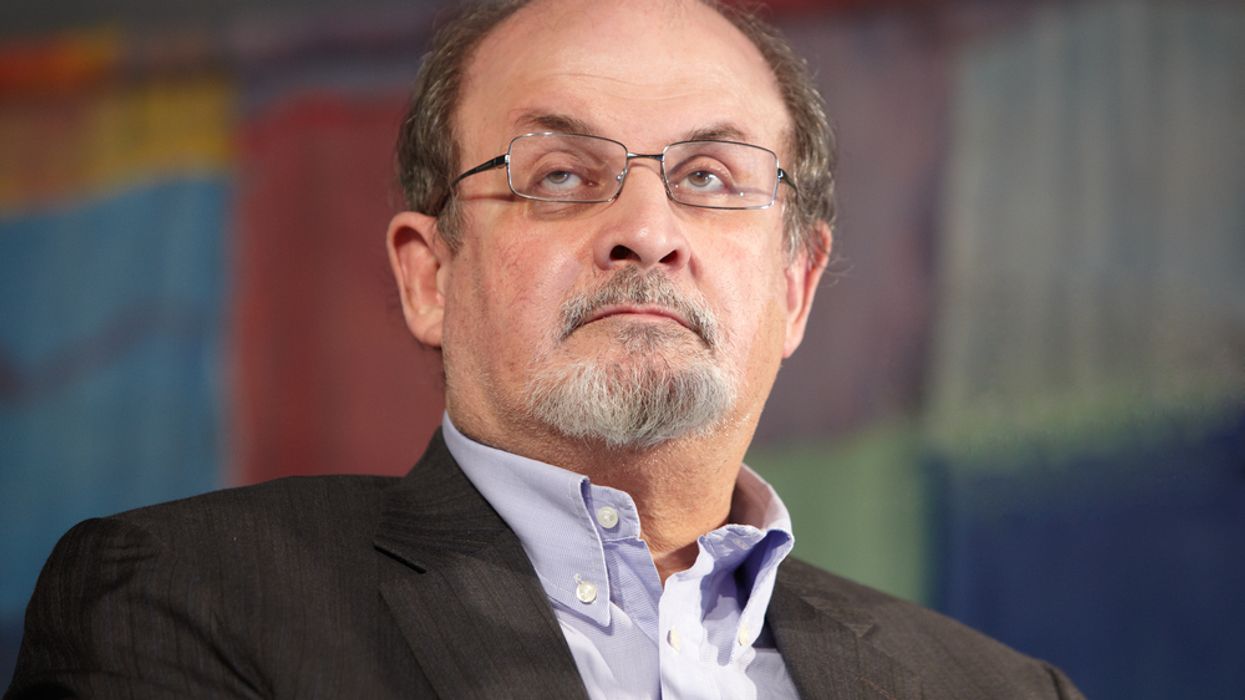 US sanctions Iran-based Foundation over Salman Rushdie bounty