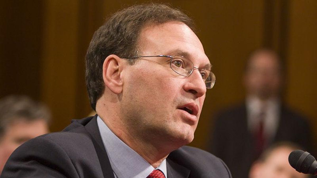 Justice Alito's call with Trump  'highly unusual' despite his downplay: expert