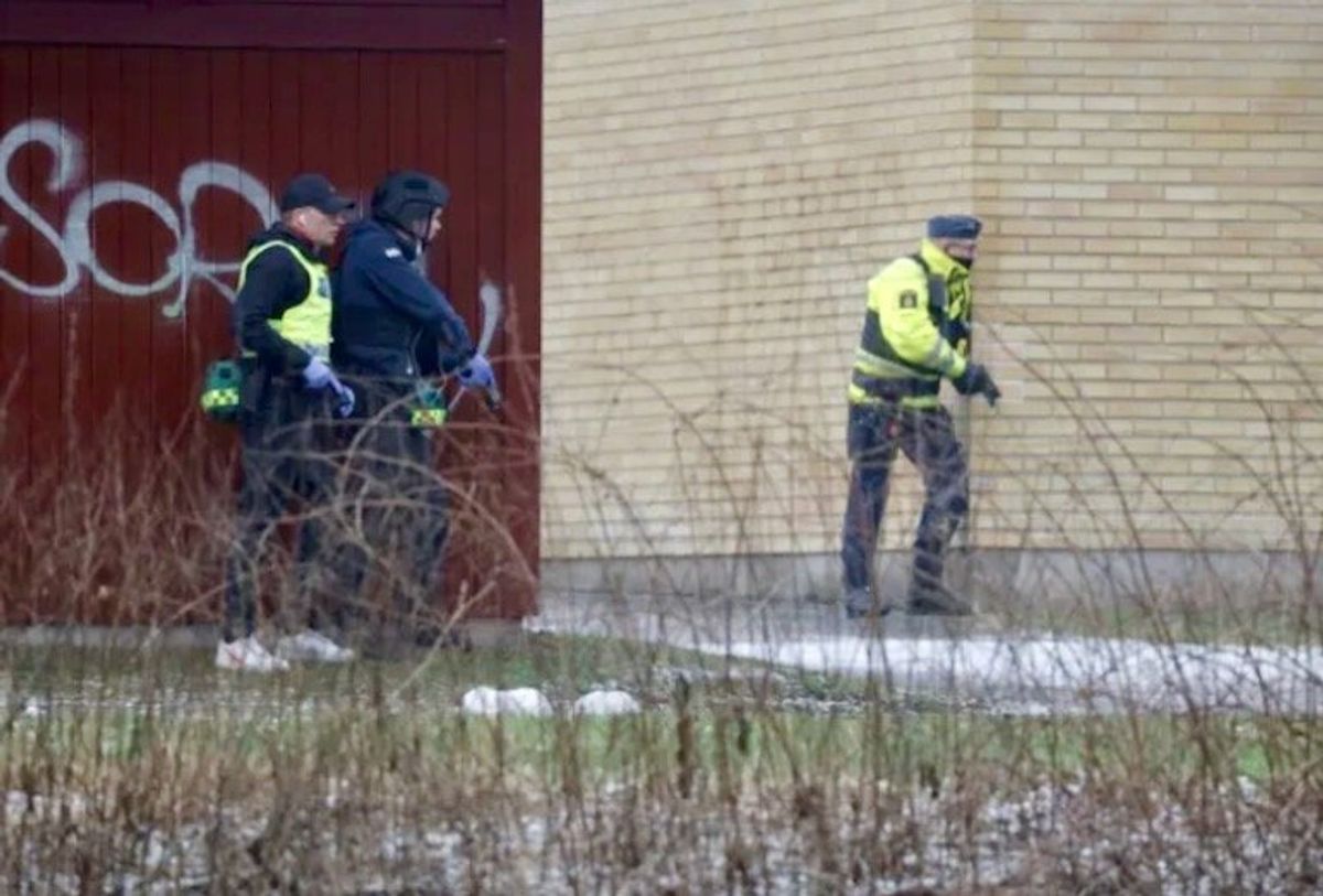 Gunman wounds four at Sweden education center