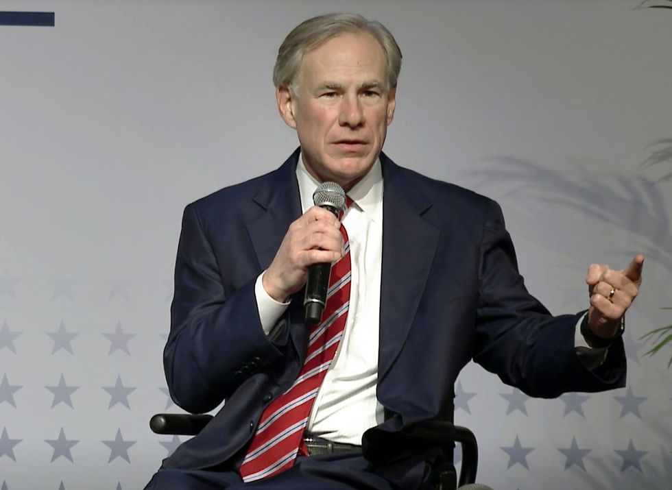 Greg Abbott's bus-load of Texas migrants dropped off in front of Fox News headquarters