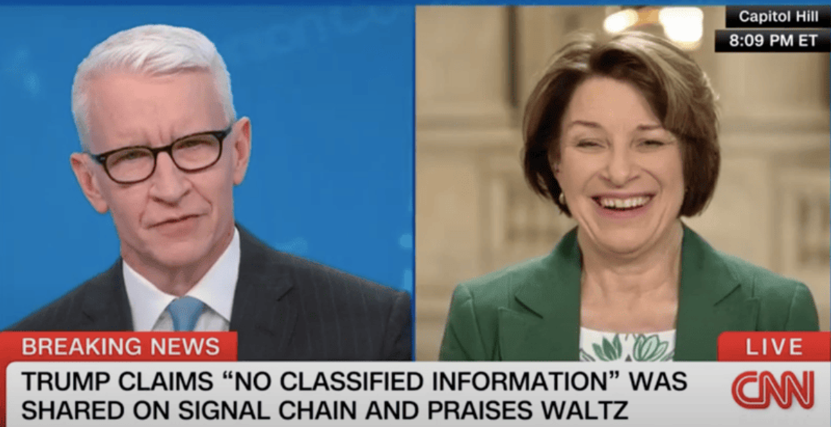 'Big vacuum cleaner?' Senator mocks Trump aide over how reporter got 'sucked in' to chat