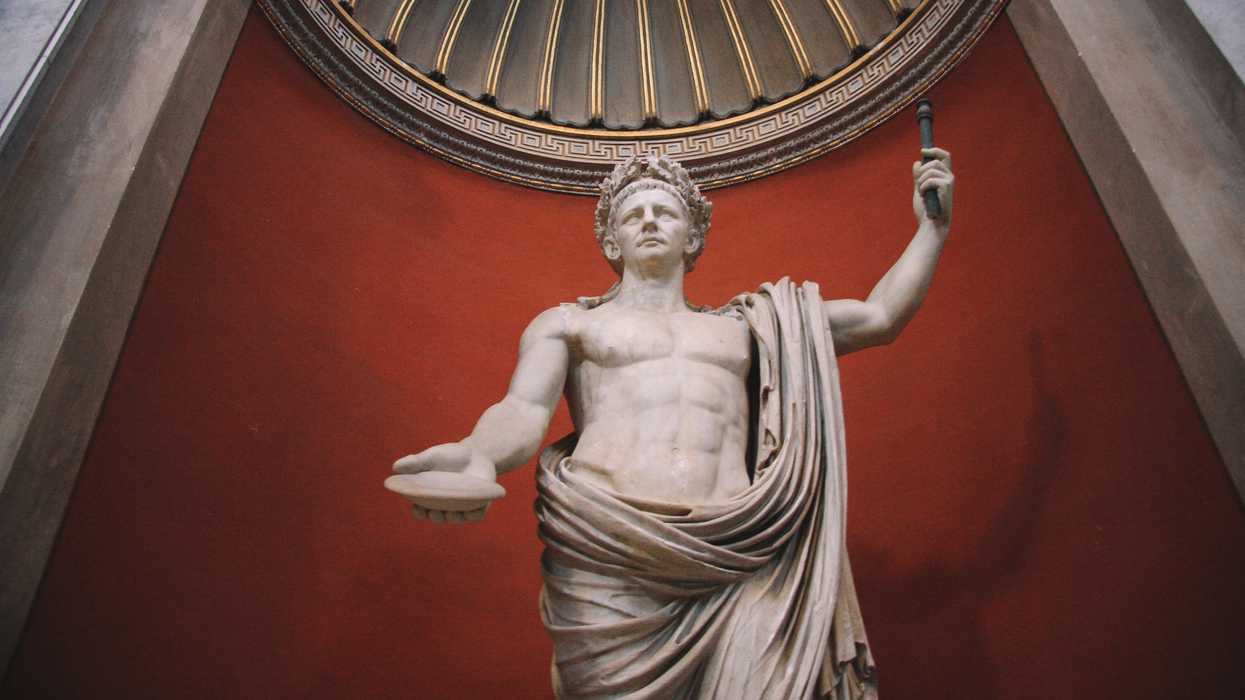 Parent dressed as Julius Caesar complains about teacher's fashion