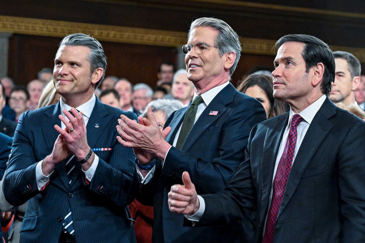 Trump's Cabinet looked like they were on 'horror ride of their lives' during SOTU: analyst