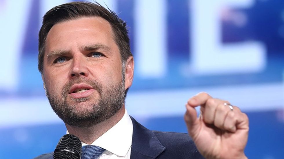 Le principal "homme de main" de Trump déclenche une tempête de critiques en comparant un démocrate décoré du Purple Heart à Forrest Gump