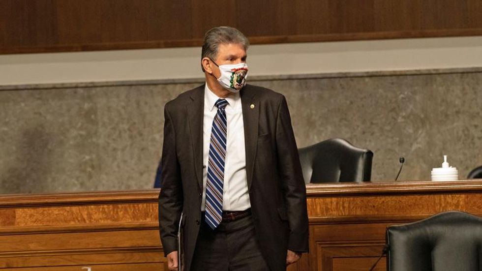 Joe Manchin's West Virginia counterpart has 'no idea what he's doing': report