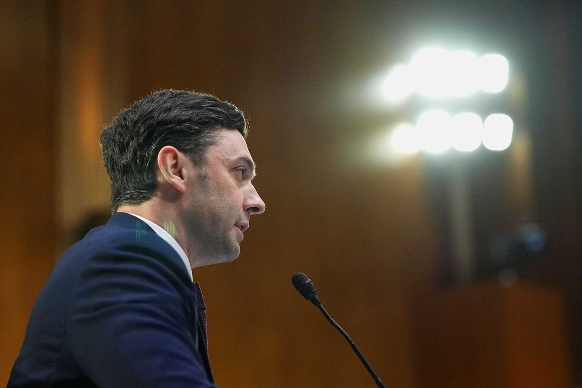 Crowd erupts as Trump foe mocks his MAGA 'scandal piñata' opponent