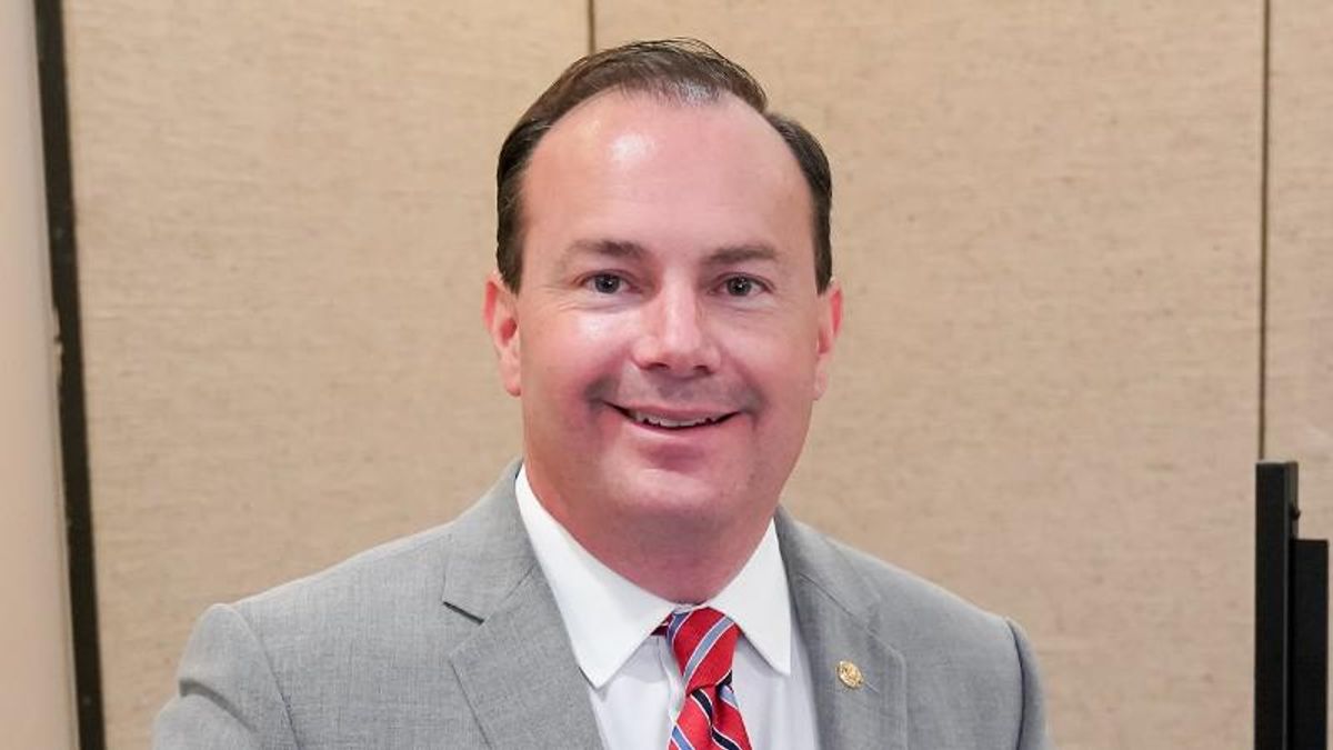 'Rock star' Mike Lee gets standing ovations from Utah GOP — Dems do not nominate a candidate: reports