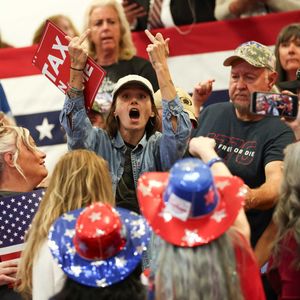 Hecklers pelt Trump with middle finger salutes and Jeffrey Epstein ties at Ohio rally