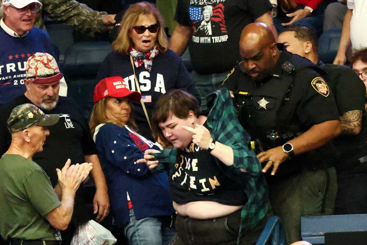 Trump lashes out at protester disrupting Ohio rally: 'They're scum!'